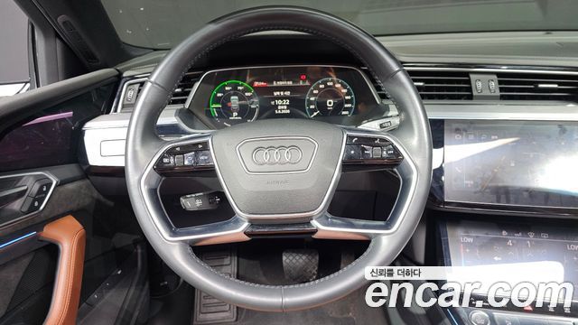 Audi e-tron 2020 — photo 16