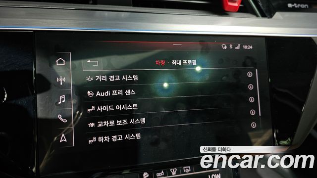 Audi e-tron 2020 — photo 17