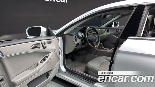 Mercedes-Benz CLS-Class 2009 — photo 10