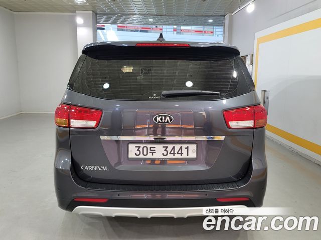 Kia Canival 2017 — photo 3