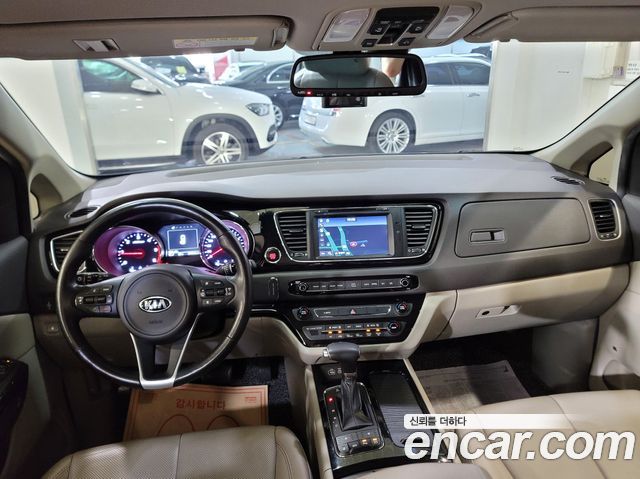 Kia Canival 2017 — photo 8