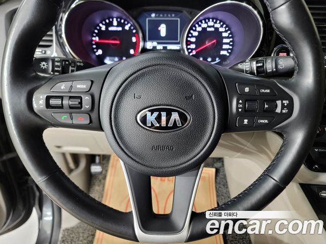 Kia Canival 2017 — photo 10