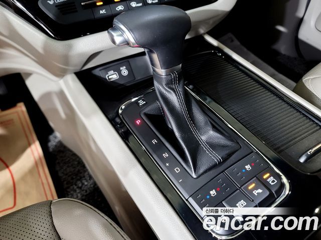 Kia Canival 2017 — photo 16
