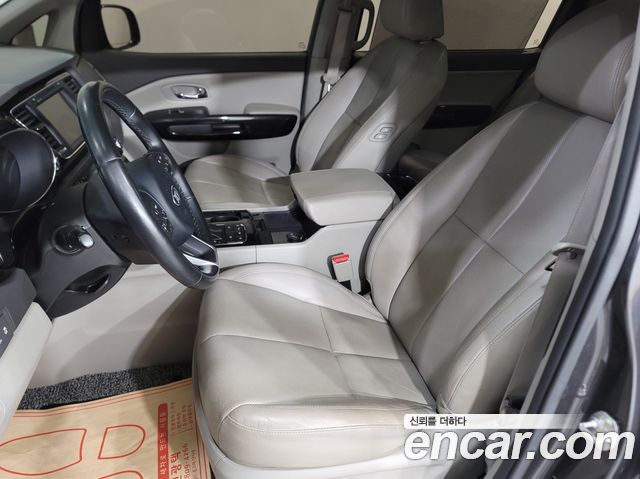 Kia Canival 2017 — photo 18