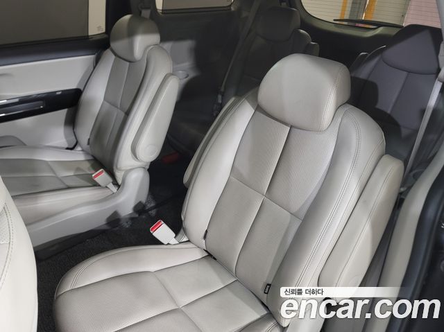 Kia Canival 2017 — photo 19