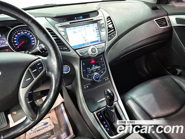 Hyundai AVANTE 2014 — photo 10