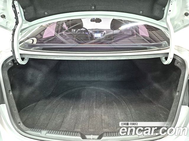 Hyundai AVANTE 2014 — photo 17