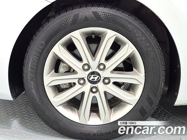 Hyundai AVANTE 2014 — photo 18