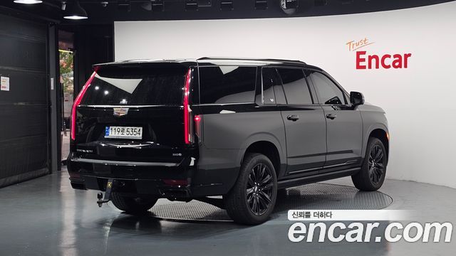 Cadillac Escalade 2023 — photo 2
