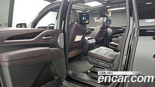 Cadillac Escalade 2023 — photo 11