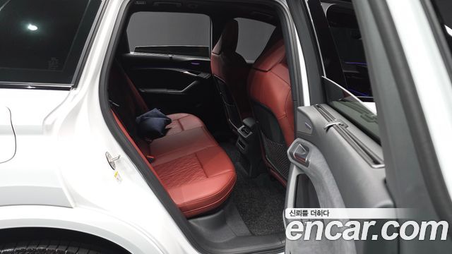 Audi SQ6 e-tron 2025 — photo 18
