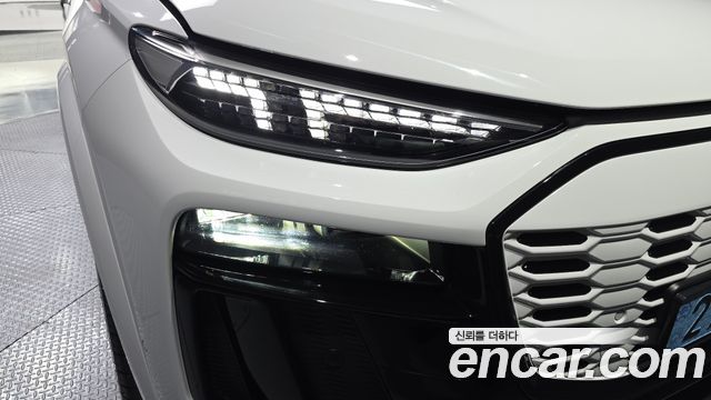 Audi SQ6 e-tron 2025 — photo 8
