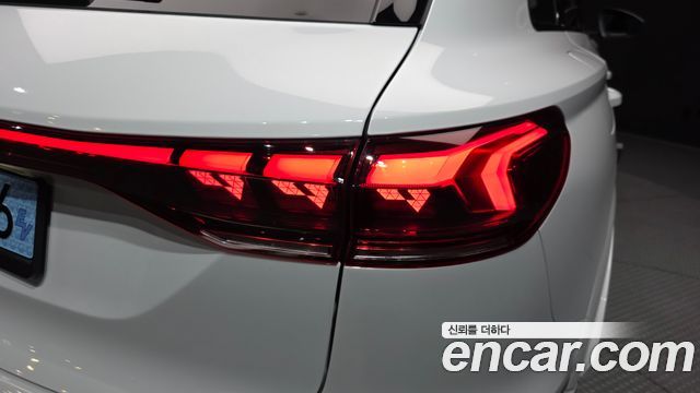 Audi SQ6 e-tron 2025 — photo 9