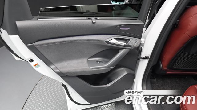 Audi SQ6 e-tron 2025 — photo 15