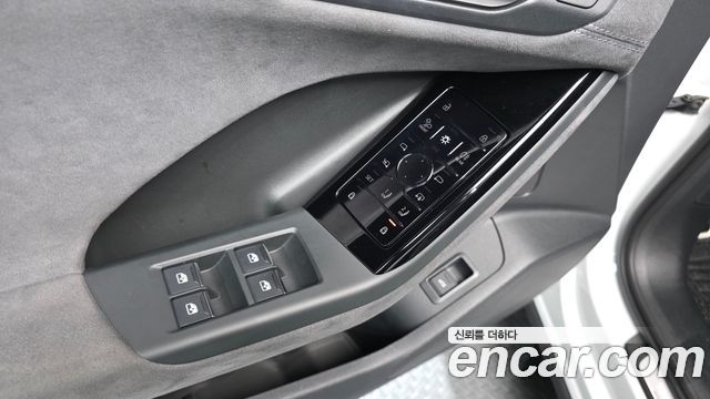 Audi SQ6 e-tron 2025 — photo 32