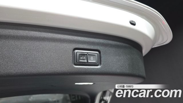 Audi SQ6 e-tron 2025 — photo 35