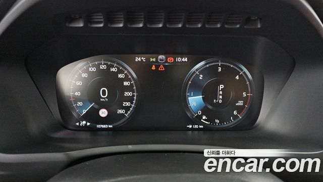 Volvo XC90 2018 — photo 8