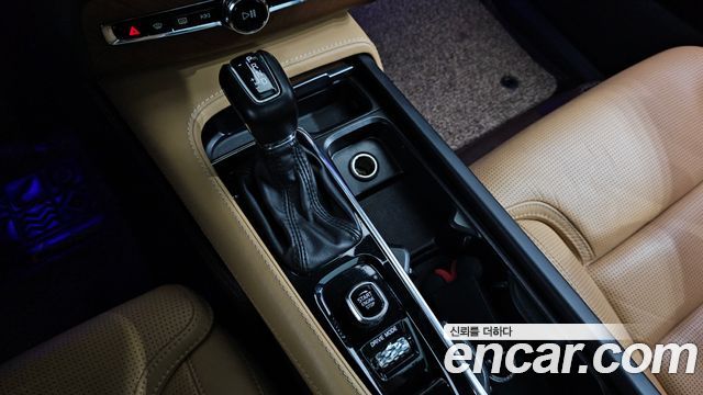 Volvo XC90 2018 — photo 9
