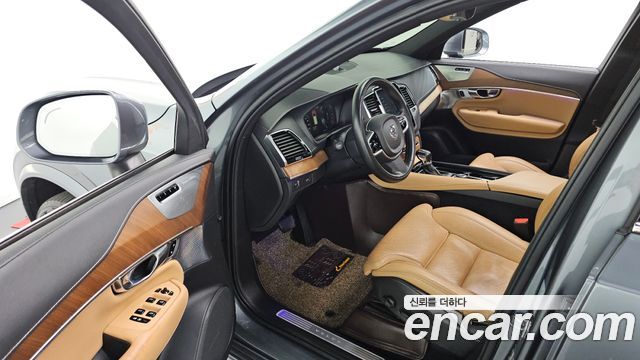 Volvo XC90 2018 — photo 10