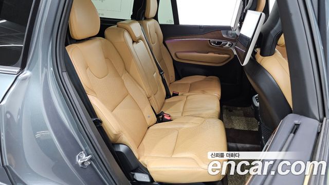 Volvo XC90 2018 — photo 12