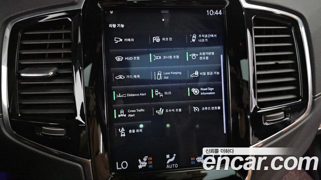 Volvo XC90 2018 — photo 16