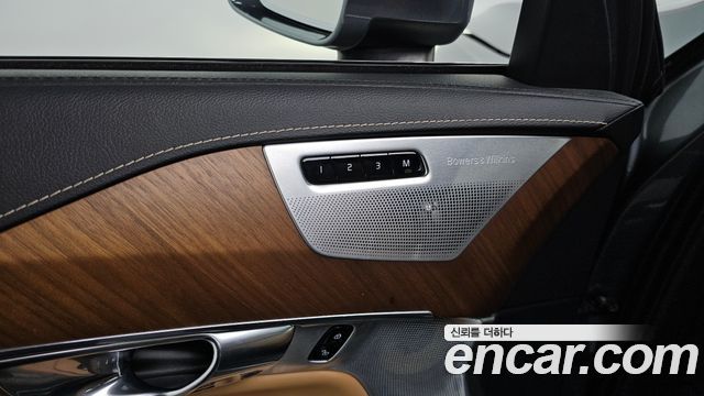 Volvo XC90 2018 — photo 18