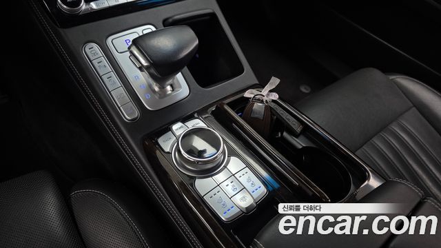 Genesis G90 2019 — photo 12