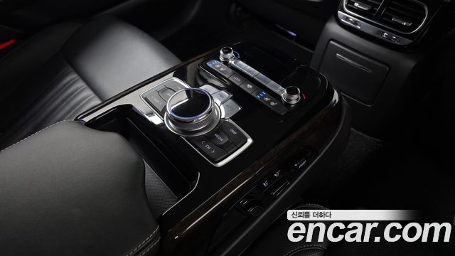 Genesis G90 2019 — photo 25