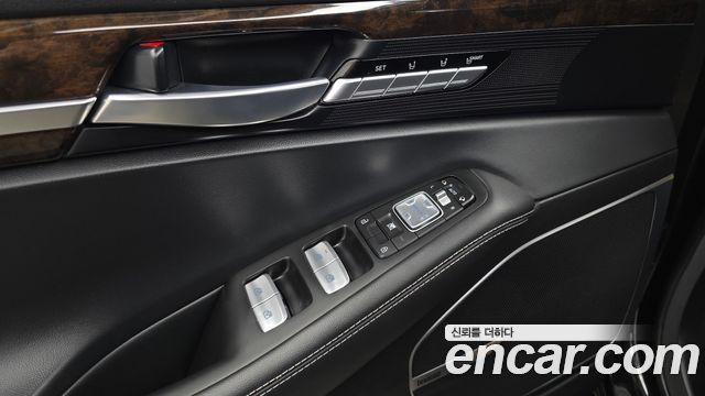 Genesis G90 2019 — photo 30