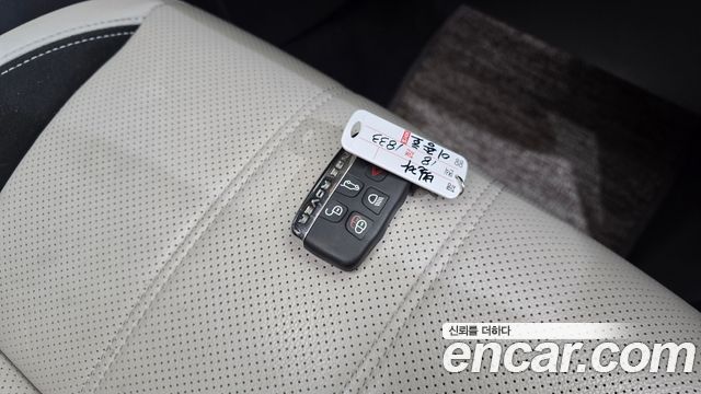 Land Rover Range Rover Velar 2018 — photo 21
