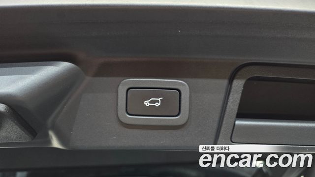 Land Rover Range Rover Velar 2018 — photo 24