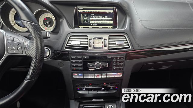 Mercedes-Benz E-Class 2014 — photo 18