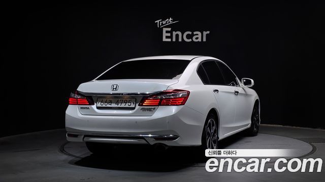 Honda Accord 2017 — photo 2