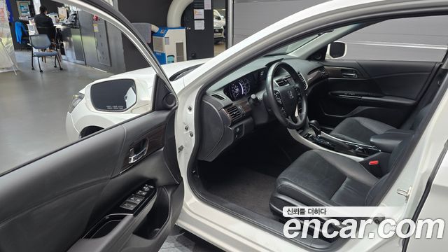 Honda Accord 2017 — photo 13