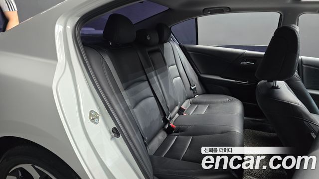 Honda Accord 2017 — photo 17