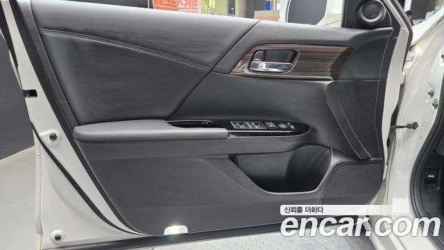Honda Accord 2017 — photo 14