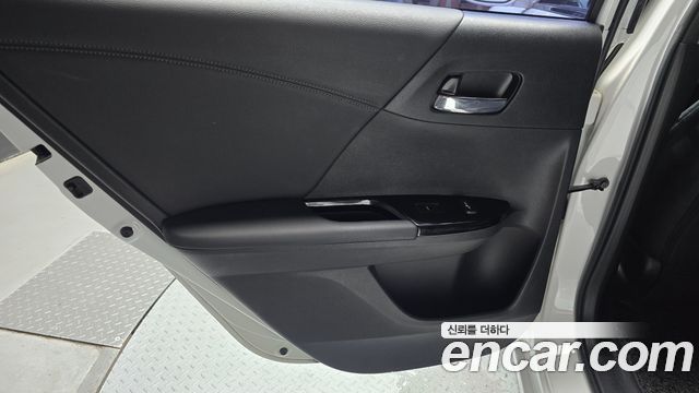Honda Accord 2017 — photo 15