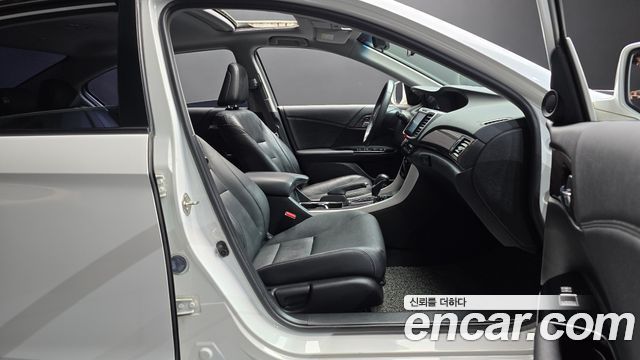 Honda Accord 2017 — photo 16