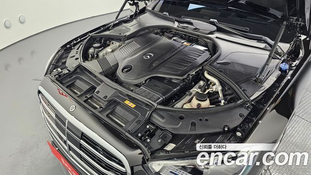 Mercedes-Benz S-Class 2023 — photo 6