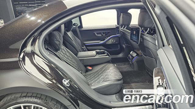 Mercedes-Benz S-Class 2023 — photo 26