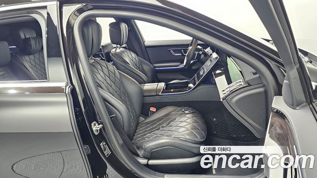 Mercedes-Benz S-Class 2023 — photo 16