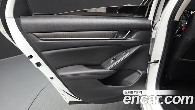 Honda Accord 2019 — photo 15