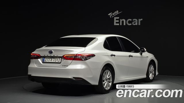 Toyota Camry 2024 — photo 2