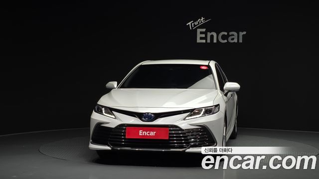 Toyota Camry 2024 — photo 3