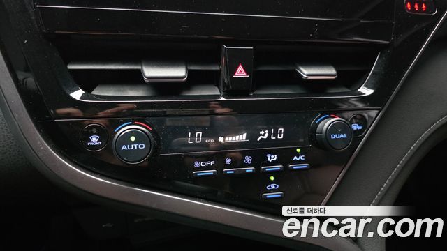 Toyota Camry 2024 — photo 21