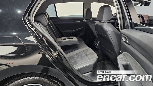 Volkswagen Golf 2025 — photo 17