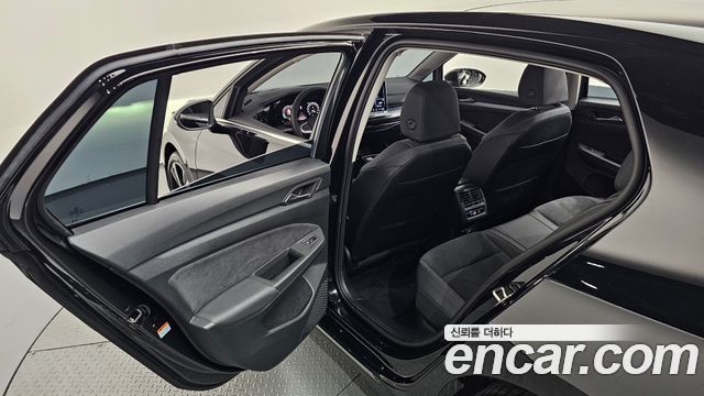 Volkswagen Golf 2025 — photo 25