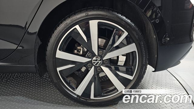 Volkswagen Golf 2025 — photo 7