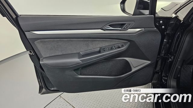 Volkswagen Golf 2025 — photo 14