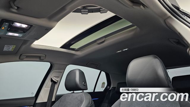 Volkswagen Golf 2025 — photo 34
